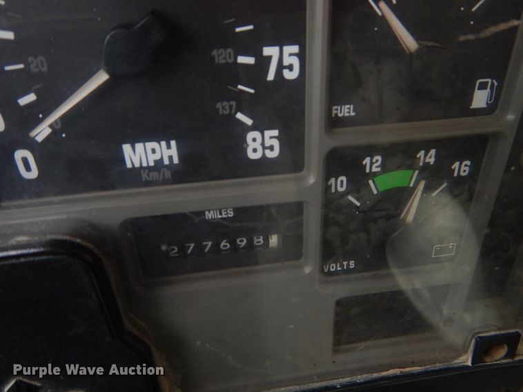 image for item FC9834 1999 International 4900 fuel truck