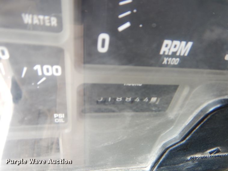 image for item FC9834 1999 International 4900 fuel truck