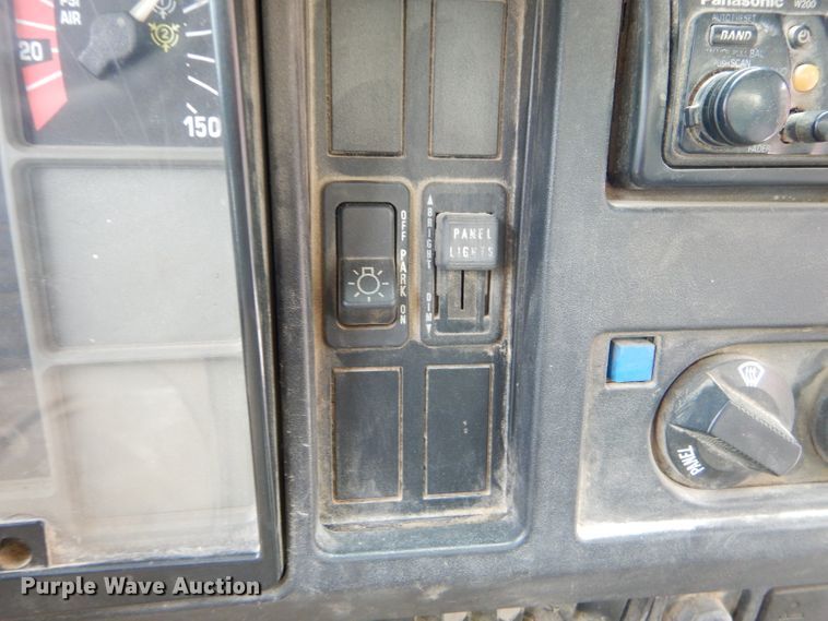 image for item FC9834 1999 International 4900 fuel truck