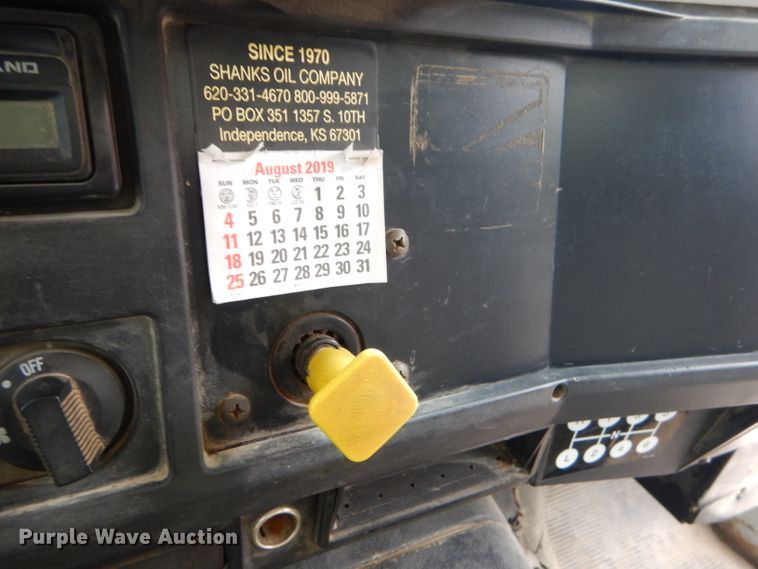 image for item FC9834 1999 International 4900 fuel truck