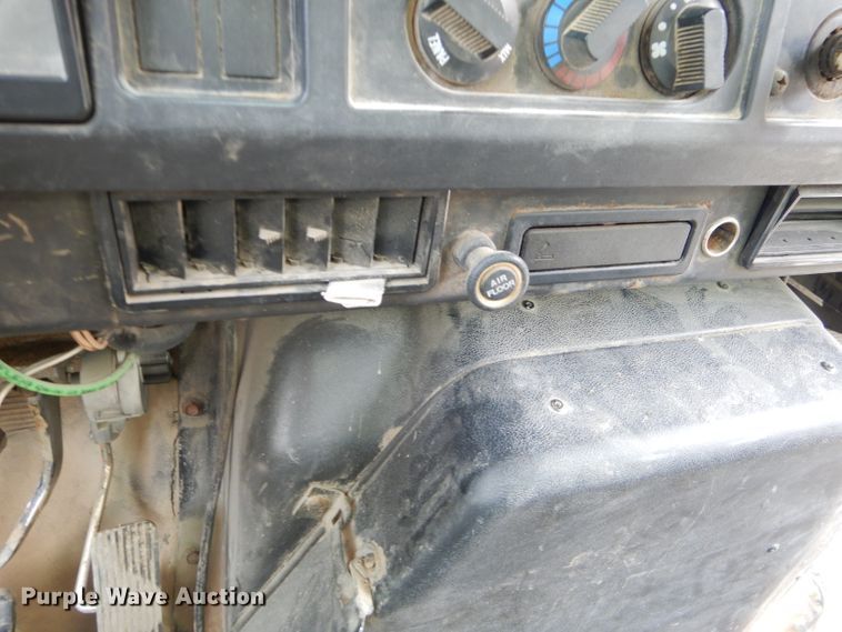 image for item FC9834 1999 International 4900 fuel truck