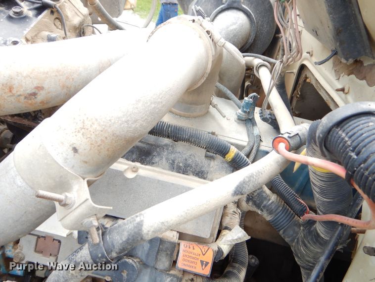 image for item FC9834 1999 International 4900 fuel truck