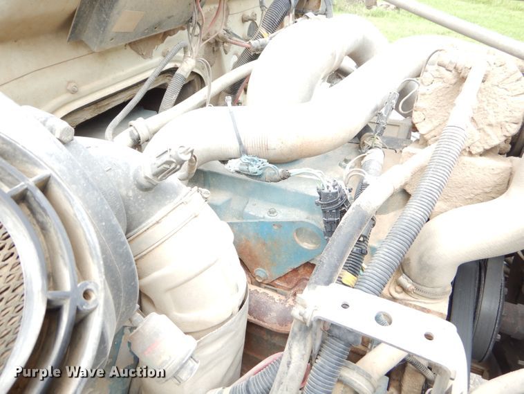 image for item FC9834 1999 International 4900 fuel truck