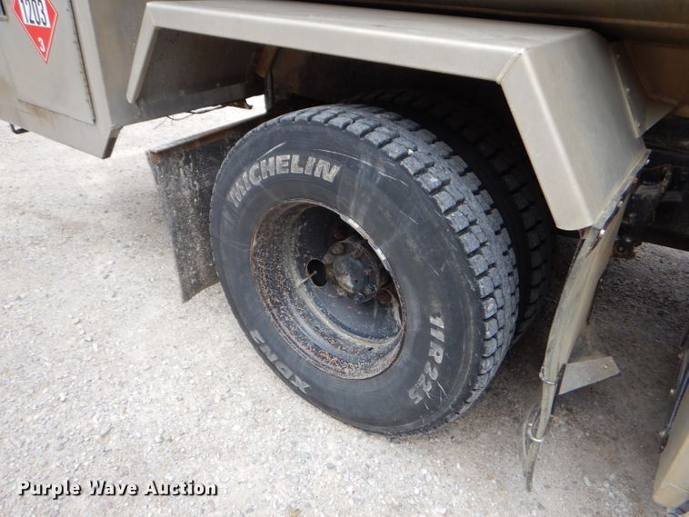 image for item FC9834 1999 International 4900 fuel truck