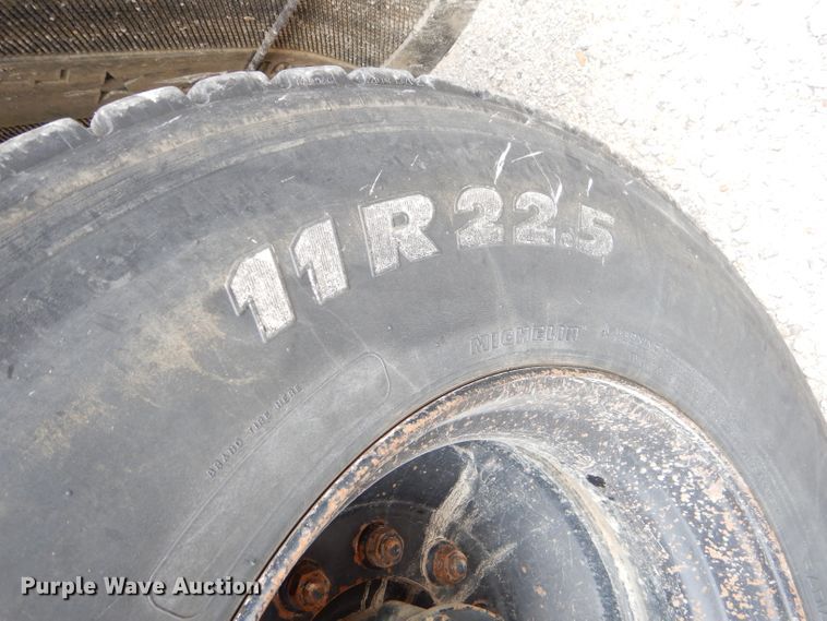 image for item FC9834 1999 International 4900 fuel truck