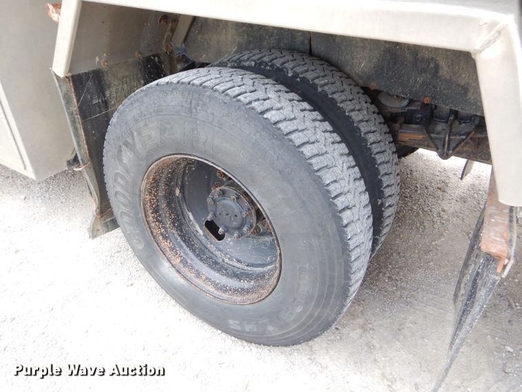 image for item FC9834 1999 International 4900 fuel truck