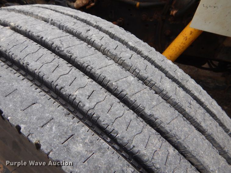 image for item FC9834 1999 International 4900 fuel truck