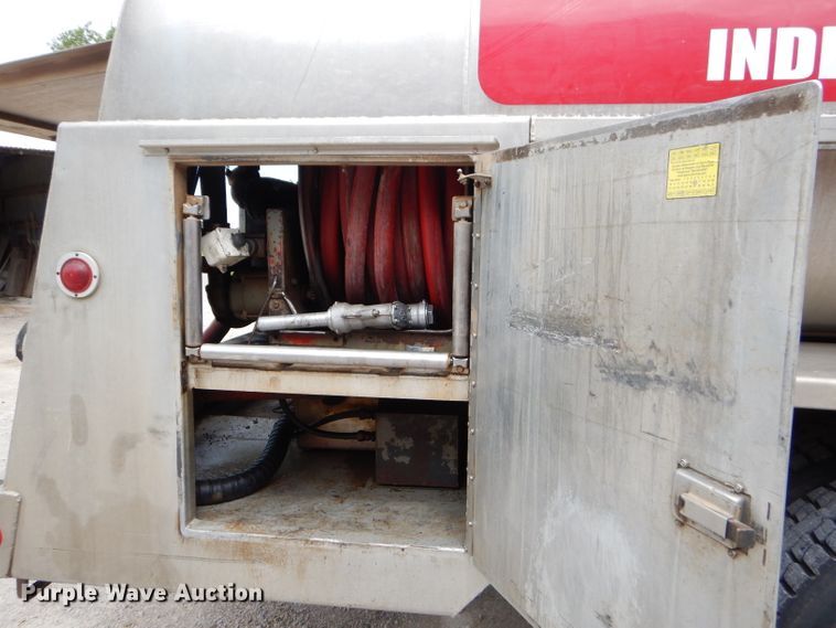 image for item FC9834 1999 International 4900 fuel truck