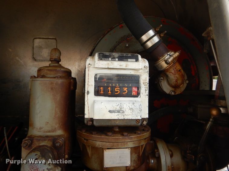 image for item FC9834 1999 International 4900 fuel truck