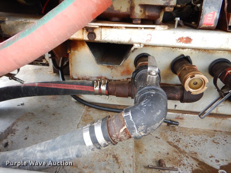 image for item FC9834 1999 International 4900 fuel truck