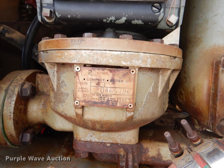 image for item FC9834 1999 International 4900 fuel truck