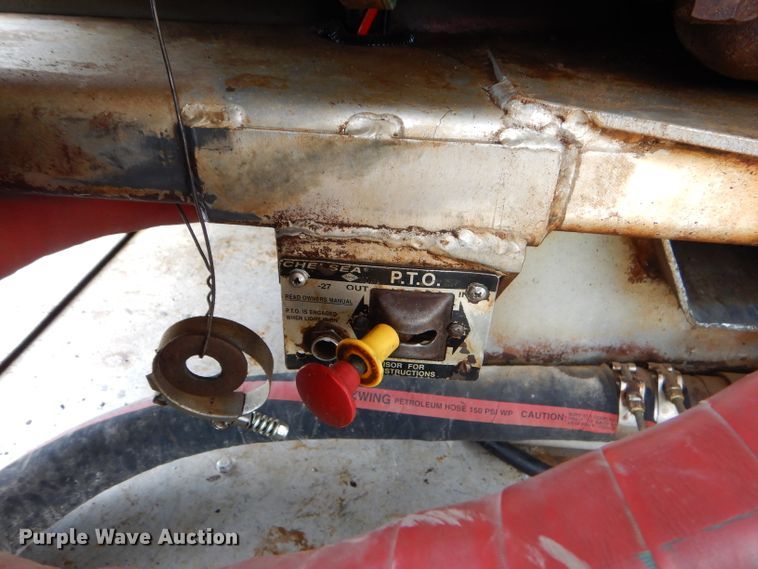 image for item FC9834 1999 International 4900 fuel truck