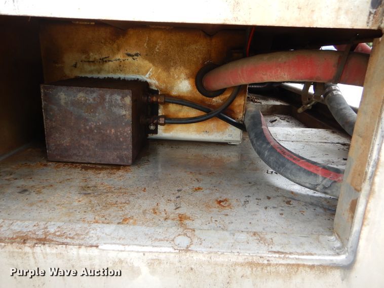 image for item FC9834 1999 International 4900 fuel truck