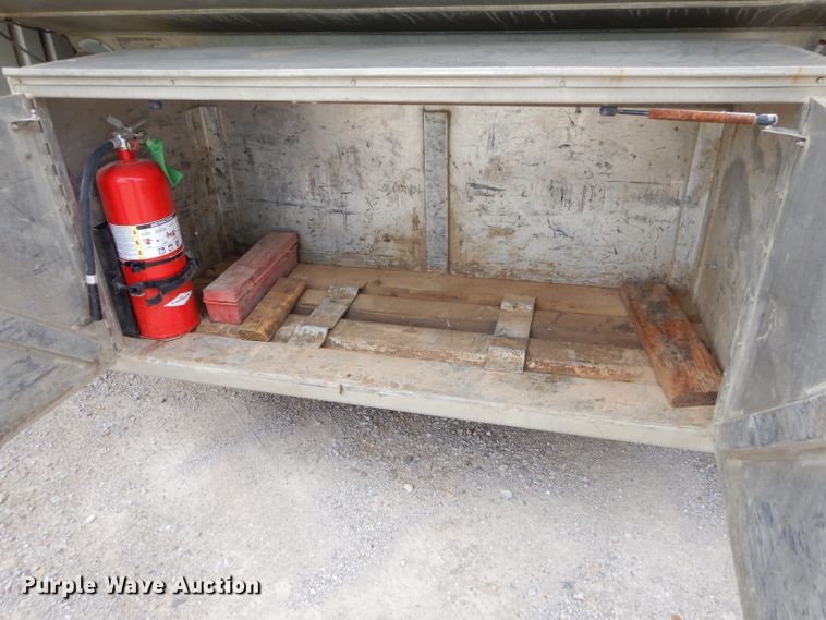 image for item FC9834 1999 International 4900 fuel truck