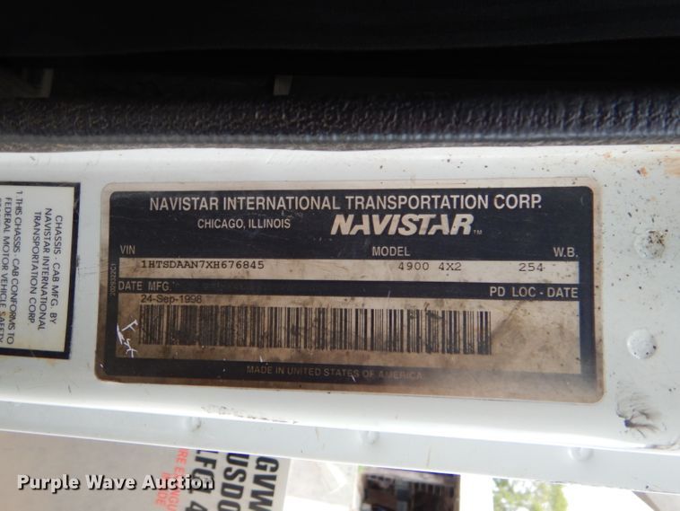 image for item FC9834 1999 International 4900 fuel truck