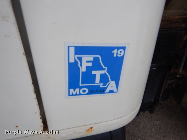 image for item FC9834 1999 International 4900 fuel truck