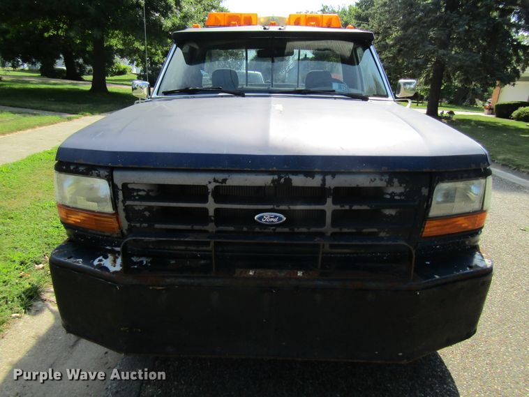 image for item FD9258 1992 Ford F450 Super Duty rollback truck