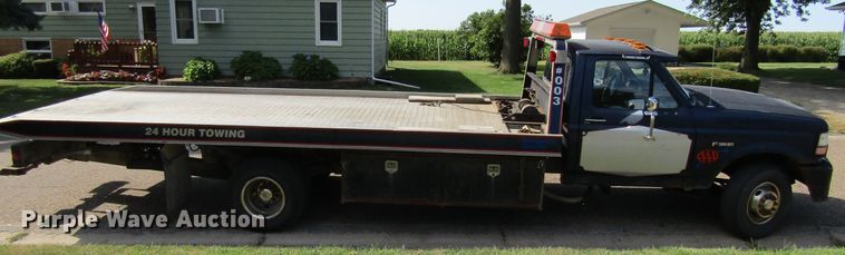image for item FD9258 1992 Ford F450 Super Duty rollback truck