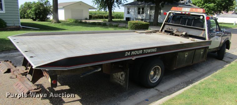image for item FD9258 1992 Ford F450 Super Duty rollback truck