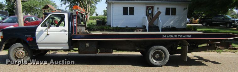 image for item FD9258 1992 Ford F450 Super Duty rollback truck
