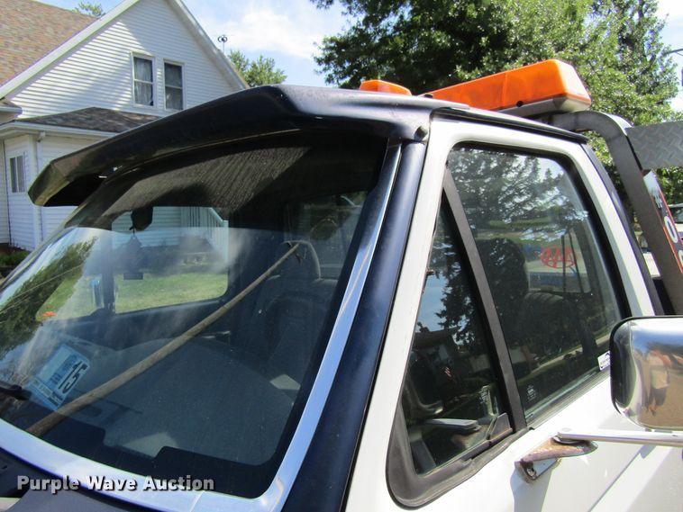 image for item FD9258 1992 Ford F450 Super Duty rollback truck