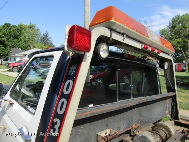 image for item FD9258 1992 Ford F450 Super Duty rollback truck