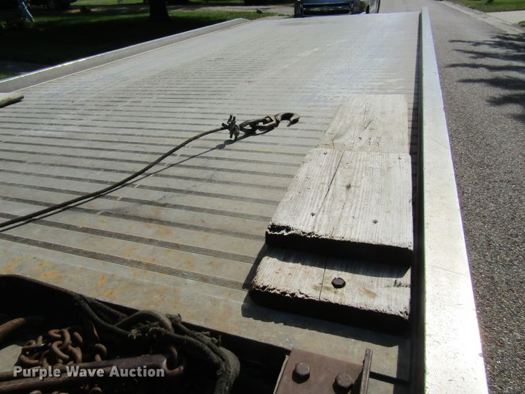 image for item FD9258 1992 Ford F450 Super Duty rollback truck