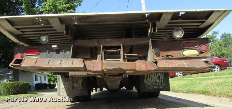 image for item FD9258 1992 Ford F450 Super Duty rollback truck