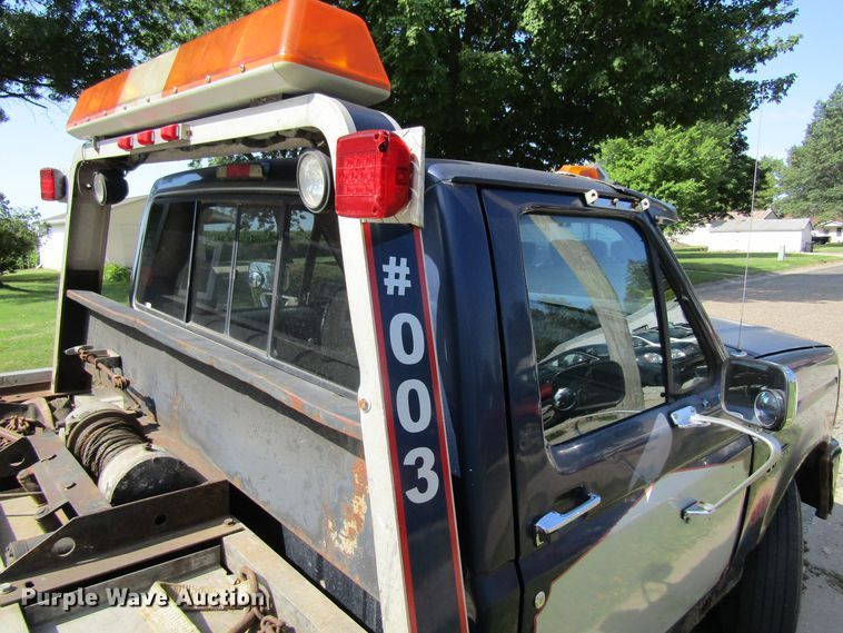 image for item FD9258 1992 Ford F450 Super Duty rollback truck