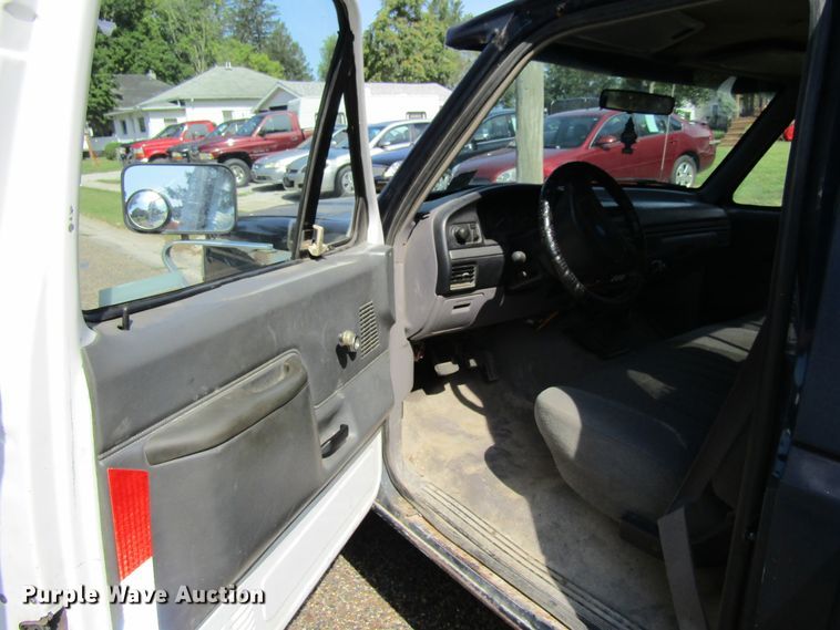 image for item FD9258 1992 Ford F450 Super Duty rollback truck