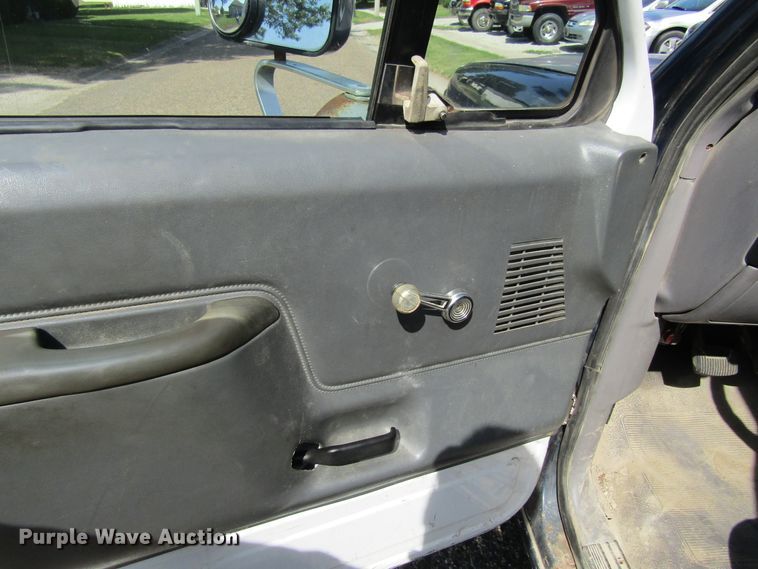 image for item FD9258 1992 Ford F450 Super Duty rollback truck