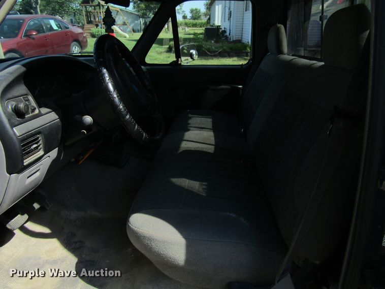 image for item FD9258 1992 Ford F450 Super Duty rollback truck