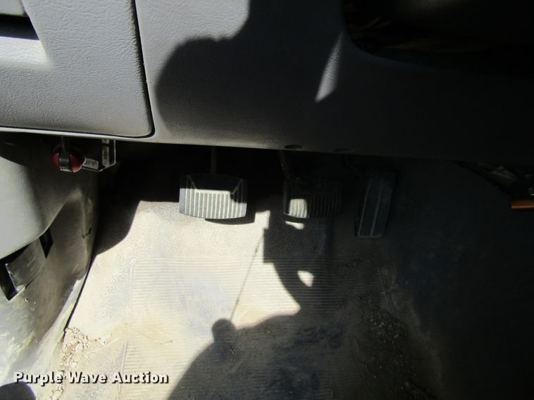 image for item FD9258 1992 Ford F450 Super Duty rollback truck