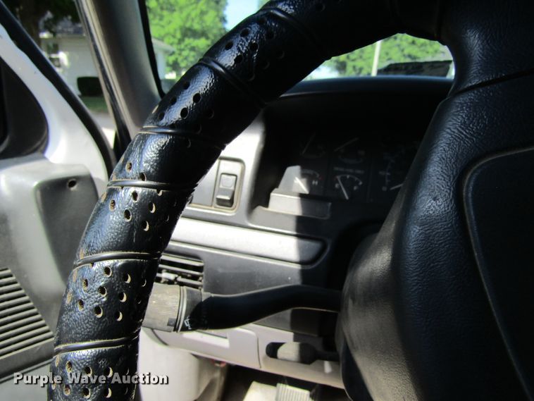 image for item FD9258 1992 Ford F450 Super Duty rollback truck