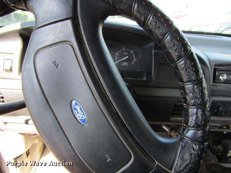 image for item FD9258 1992 Ford F450 Super Duty rollback truck