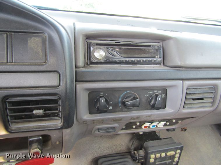 image for item FD9258 1992 Ford F450 Super Duty rollback truck