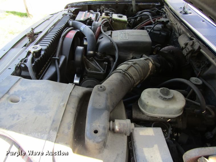 image for item FD9258 1992 Ford F450 Super Duty rollback truck