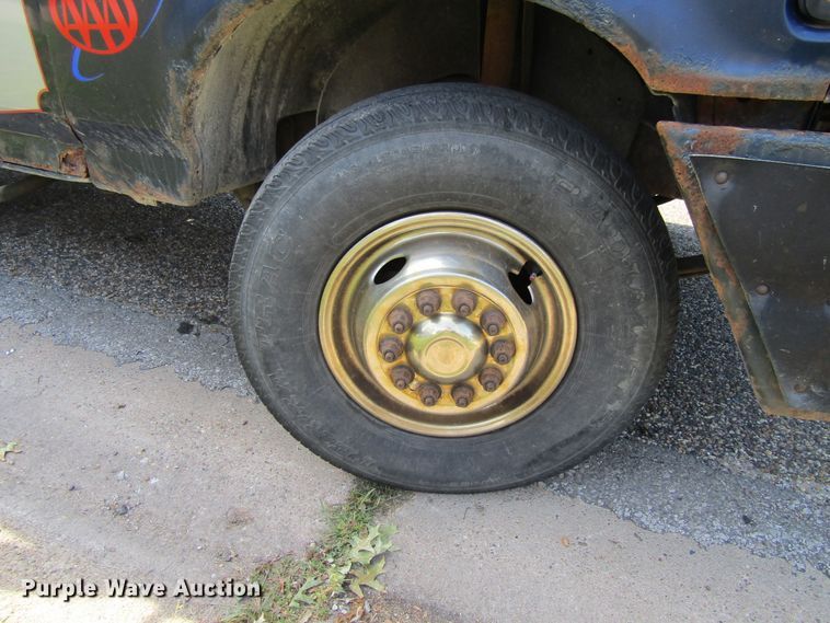 image for item FD9258 1992 Ford F450 Super Duty rollback truck