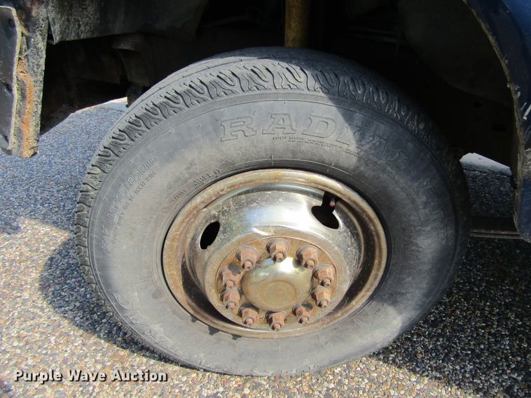 image for item FD9258 1992 Ford F450 Super Duty rollback truck