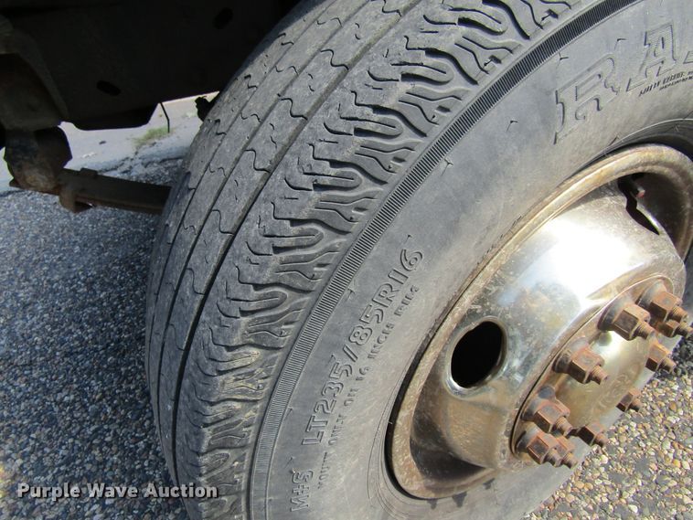 image for item FD9258 1992 Ford F450 Super Duty rollback truck