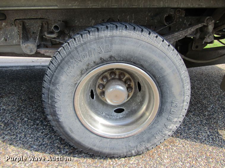 image for item FD9258 1992 Ford F450 Super Duty rollback truck