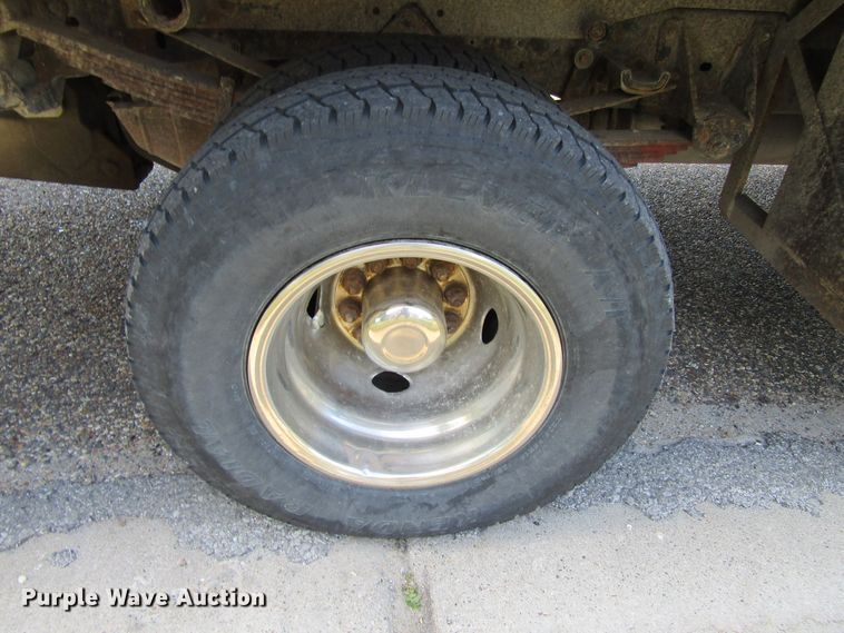 image for item FD9258 1992 Ford F450 Super Duty rollback truck