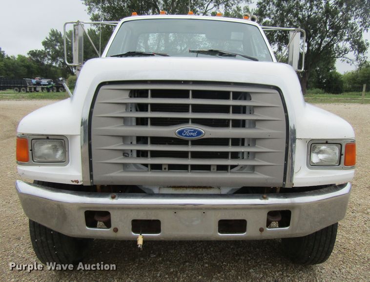 image for item FD9275 1996 Ford F700 truck cab and chassis