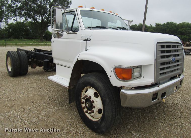 image for item FD9275 1996 Ford F700 truck cab and chassis
