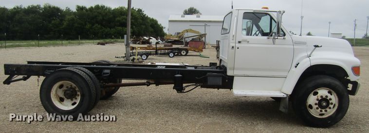 image for item FD9275 1996 Ford F700 truck cab and chassis