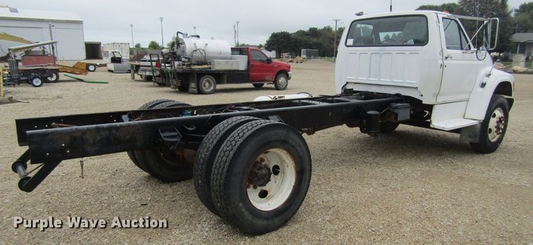image for item FD9275 1996 Ford F700 truck cab and chassis