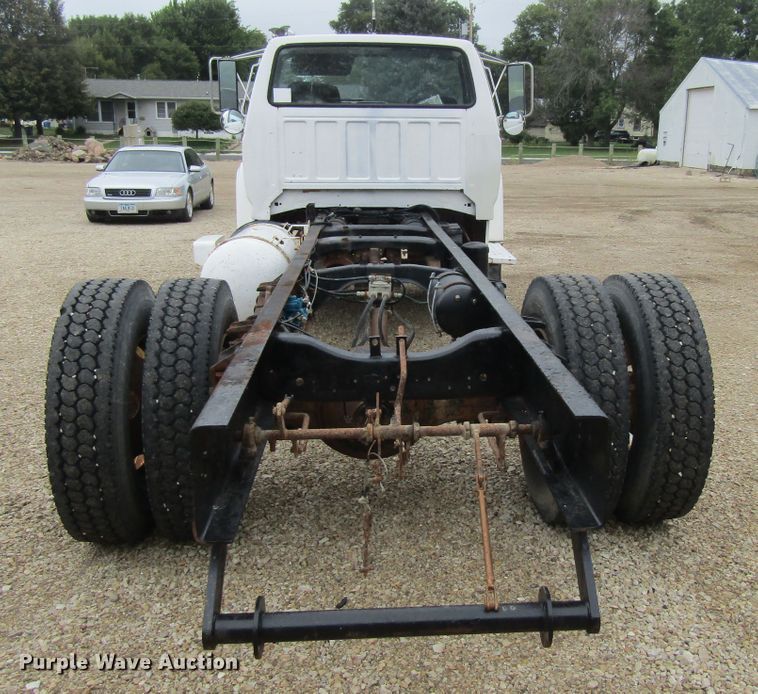image for item FD9275 1996 Ford F700 truck cab and chassis