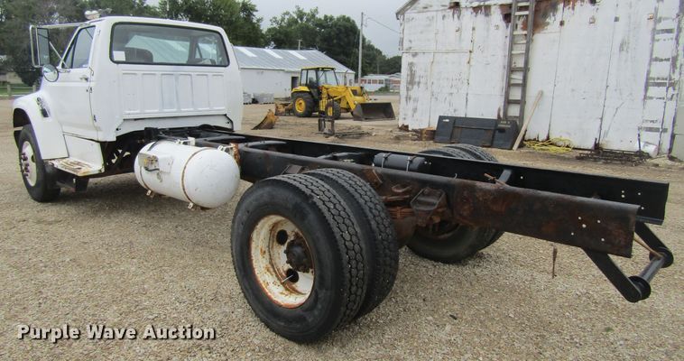 image for item FD9275 1996 Ford F700 truck cab and chassis