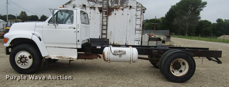 image for item FD9275 1996 Ford F700 truck cab and chassis