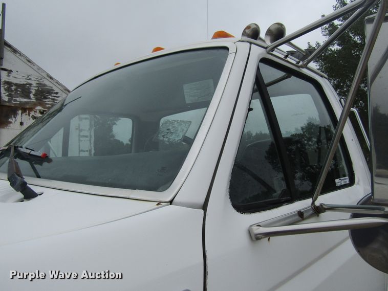 image for item FD9275 1996 Ford F700 truck cab and chassis